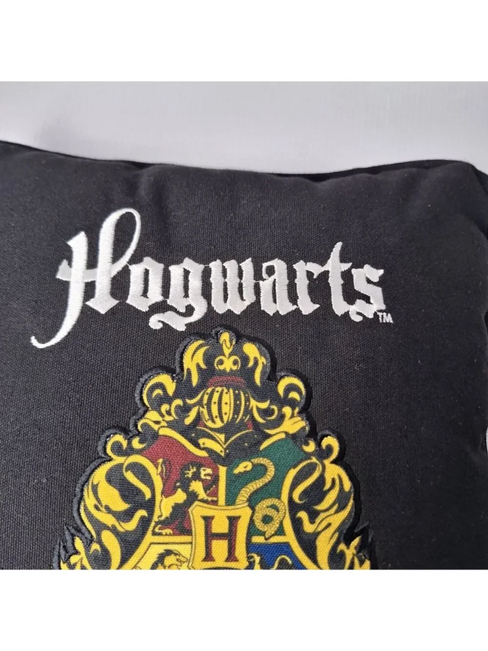 HOGWARTS HARRY POTTER WARNER BROS LICENSED SCHOOL CREST EMBROIDERED PILLOW